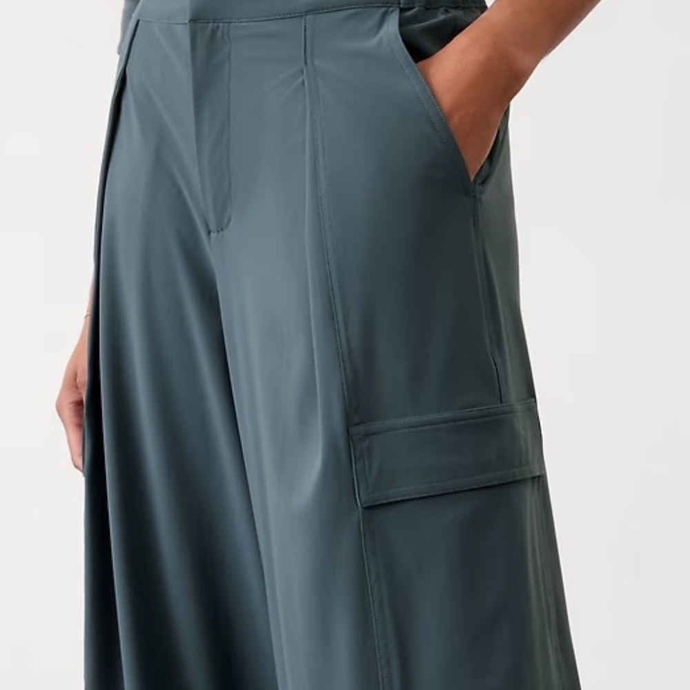 Athleta Pinnacle High Rise Cargo Trousers in Eden Size 6 Tall